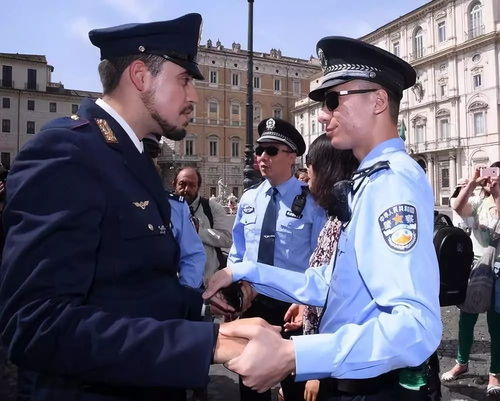 单身梦到警察是什么意思,女人梦见警察好不好