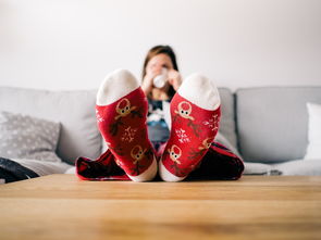 女人梦到袜子破了什么预兆,梦见袜子烂了是什么意思？