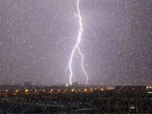 梦到下雨躲雨打雷预兆什么,梦见打雷下雨是什么征兆