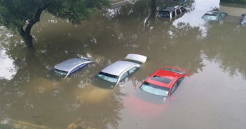 梦到下雨淹了酒瓶什么意思,梦见下雨水淹的预兆