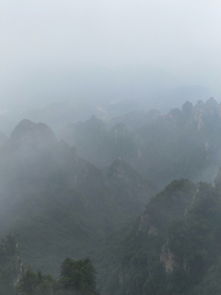 梦到下雨爬山是什么意思,梦见下大雨爬山的预兆