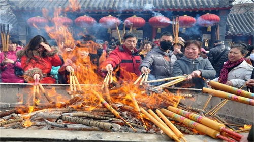 梦到上坟烧香什么意思,梦见拜墓，扫墓上香是什么预兆