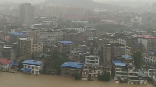 梦到下雨涨洪水是什么征召,梦见下大雨涨洪水是什么征兆