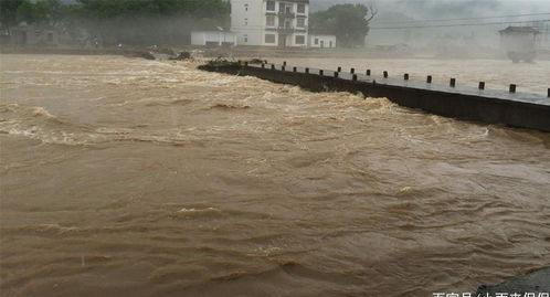 梦到下雨路淹了什么预兆,梦见雨水把路淹了是什么预兆