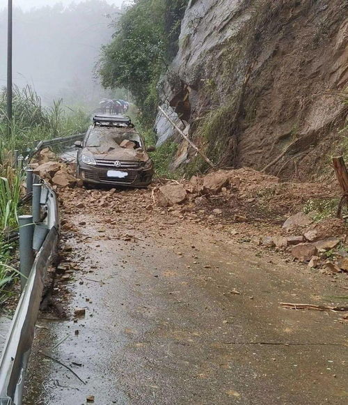 梦到下雨滑坡是什么意思,梦到下雨山体滑坡是什么预兆？周公解梦查询