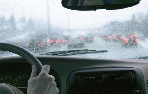 梦到出行下大雨什么意思,梦见下大雨外出的预兆