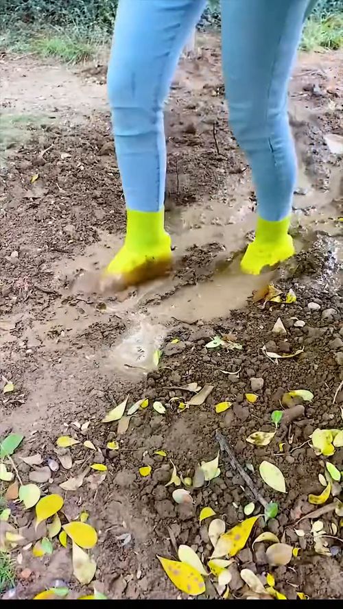 梦到买雨鞋代表什么意思,梦见买黑色雨鞋的预兆