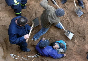 梦到亡人淹死什么意思,梦见已死的人又掉进河里淹死了的预兆