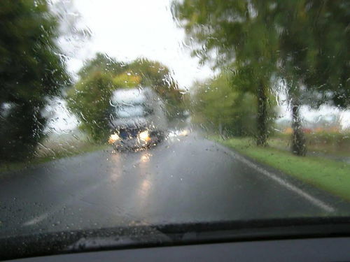 为什么老是梦到下大雨呢,梦见下大暴雨是什么意思